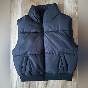 Aeropostale black women’s vest, size M. NWOT